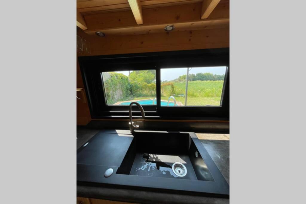 Myinsolite - Tiny-House, Jacuzzi, Brasero, Piscine إج مورت المظهر الخارجي الصورة