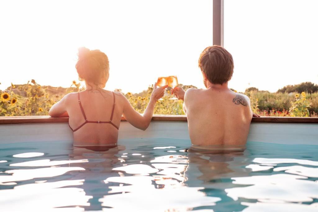 Myinsolite - Tiny-House, Jacuzzi, Brasero, Piscine إج مورت المظهر الخارجي الصورة